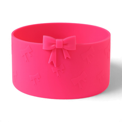 Protetor de Silicone - Laços rosa com design de laços, protege copos e garrafas térmicas, absorve impactos e reduz ruídos.