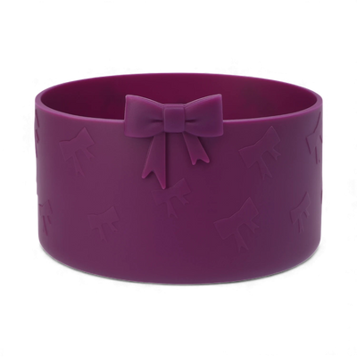 Protetor de Silicone - Laços roxo para base de copo ou garrafa, absorve impactos e preserva a integridade termal.