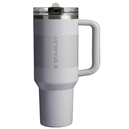 Copo Quencher Protour Stanley | 1,18L com tampa Flip Straw e design moderno para hidratação eficiente e isolamento térmico.