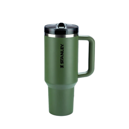 Copo Quencher Protour Stanley | 1,18L verde com tampa Flip Straw embutida, ideal para hidratação diária e alta performance térmica.