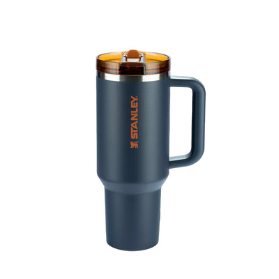 Copo Quencher Protour Stanley | 1,18L com isolamento térmico e design moderno, ideal para hidratação no dia a dia.
