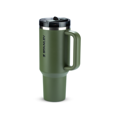 Copo Quencher Protour Stanley | 1,18L em verde com tampa Flip Straw para vedação e canudo embutido, ideal para hidratação diária.