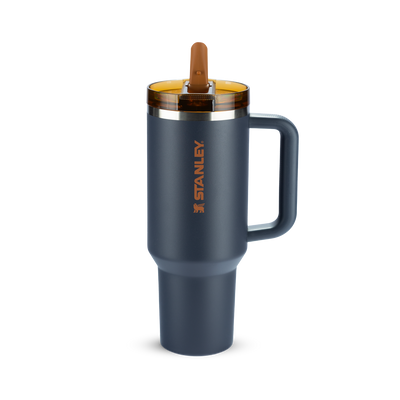 Copo Quencher Protour Stanley | 1,18L com design moderno e tampa Flip Straw ProTour com canudo embutido, em fundo branco.