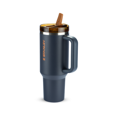 Copo Quencher Protour Stanley | 1,18L em azul com tampa Flip Straw e isolamento térmico de parede dupla.