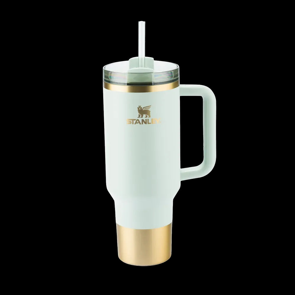 Copo Quencher Stanley 1,18L com design ergonômico, alça prática e tampa FlowState, ideal para hidratação diária.