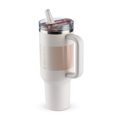 Copo Quencher Protour Stanley | 1,18L com tampa Flip Straw ProTour, design moderno e isolamento térmico eficiente.