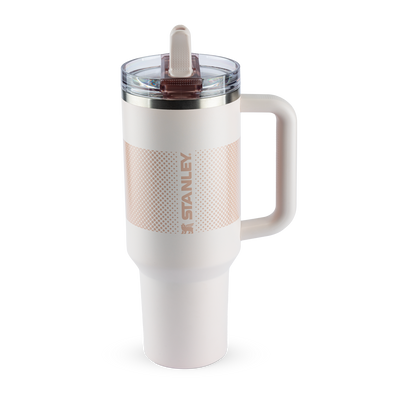 Copo Quencher Protour Stanley | 1,18L com tampa Flip Straw ProTour e isolamento térmico para hidratação eficiente em um design moderno.