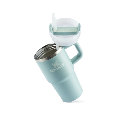 Copo Quencher com alça Stanley | 591ml verde com tampa e canudo reutilizável para hidratação e estilo em atividades diárias.