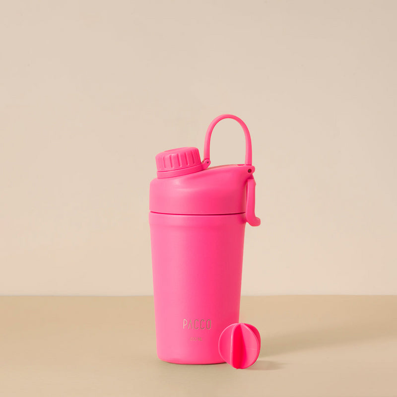 Copo Térmico PACCO Shaker 600ml em rosa, destaque para sua tampa prática e bola mixer inclusa, ideal para bebidas quentes ou frias.