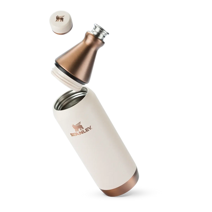 Garrafa Térmica Slim Bottle Stanley | 591ml, design compacto em aço inoxidável com isolamento térmico avançado.