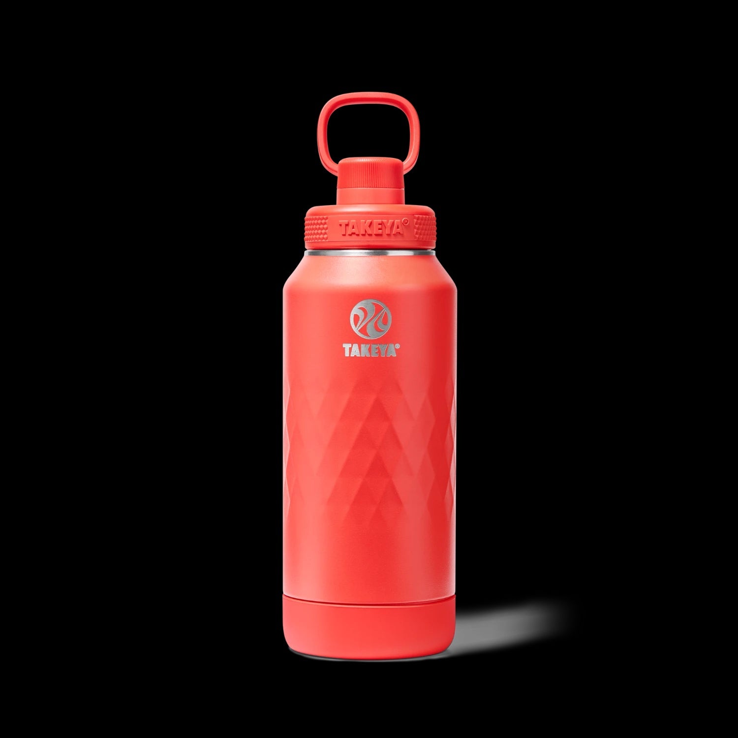 Garrafa Térmica Takeya 950ml Spout Lid Sport vermelha, isolamento triplo, 36h frio, 14h quente, moderna e eficiente, fundo preto.