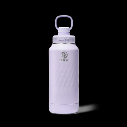 Garrafa Térmica Takeya 950ml Spout Lid Sport branca, manutenção quente 14h e fria 36h, ideal para treinos e aventuras.