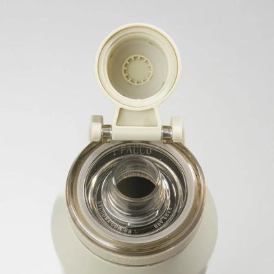 Tampa PACCO Flow com design ergonômico e resistência a altas temperaturas, ideal para bebidas quentes ou frias.