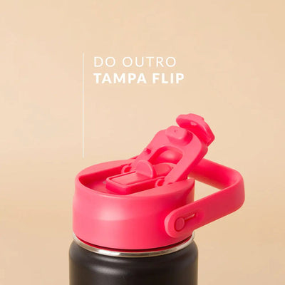Tampa PACCO Duo com tampa flip vermelha destacando a funcionalidade prática e moderna para manter-se hidratado.