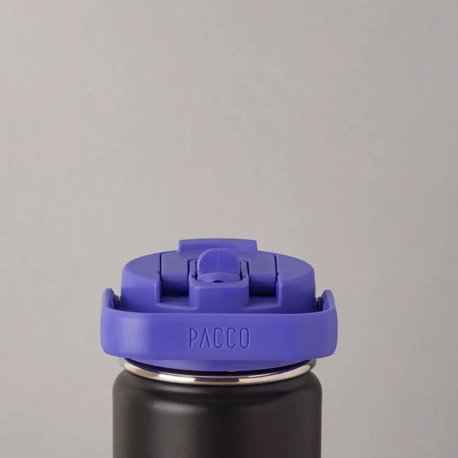 Tampa PACCO Duo roxa com canudo e tampa flip, ideal para hidratação prática e segura.