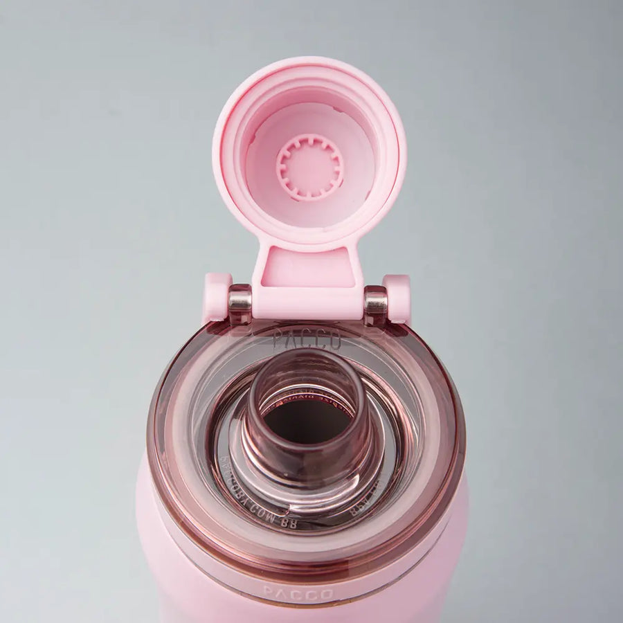 Garrafa Tampa PACCO Flow rosa aberta, ideal para bebidas quentes e frias, com design ergonômico e resistente a manchas.