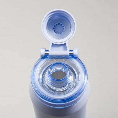 Design ergonômico da Tampa PACCO Flow em close, ideal para bebidas, mostrando resistência e fácil higienização.
