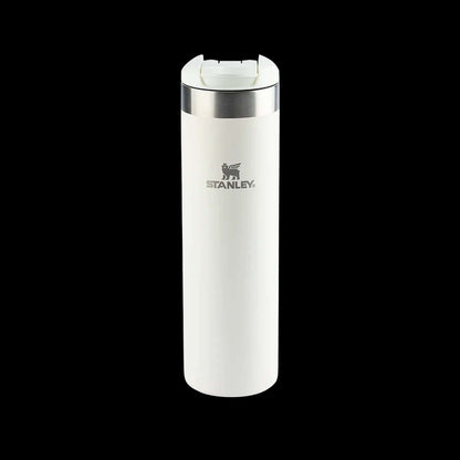Garrafa Térmica Aerolight™ Transit Stanley 591ml em inox branco, ideal para manter bebidas quentes ou frias com tecnologia AeroLight™.