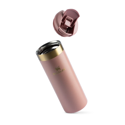 Garrafa Térmica AeroLight™ Transit Stanley | 0.47L em edição comemorativa, elegante em acabamento premium rosa com tampa removível.