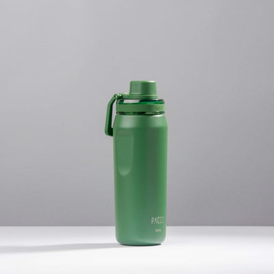 Garrafa Térmica PACCO Vyta 500ml verde, compacta e sofisticada, com isolamento a vácuo para líquidos quentes e frios.