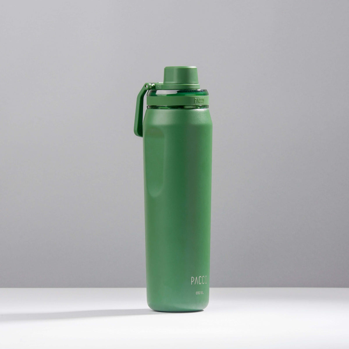 Garrafa Térmica PACCO Vyta 650ml verde com design elegante, ideal para manter bebidas na temperatura desejada por horas.