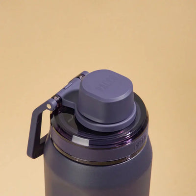 Garrafa Térmica PACCO Vyta 500ml em aço inoxidável, vista detalhada da tampa, destacando tecnologia de isolamento a vácuo.
