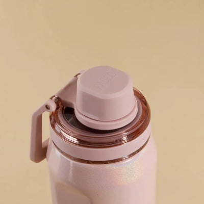 Garrafa Térmica Vyta 500ml PACCO | PEDRAS PRECIOSAS em detalhe mostrando o design compacto e tampa rosa sofisticada.