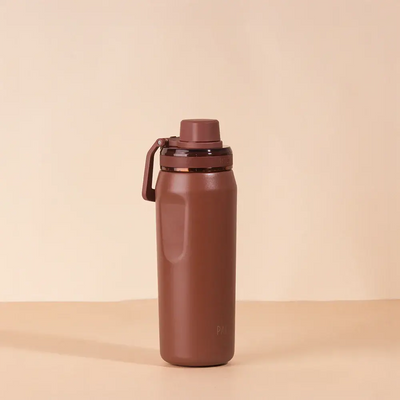 Garrafa Térmica PACCO Vyta 500ml em aço inox com isolamento térmico, ideal para bebidas quentes e frias, apresenta design sofisticado.