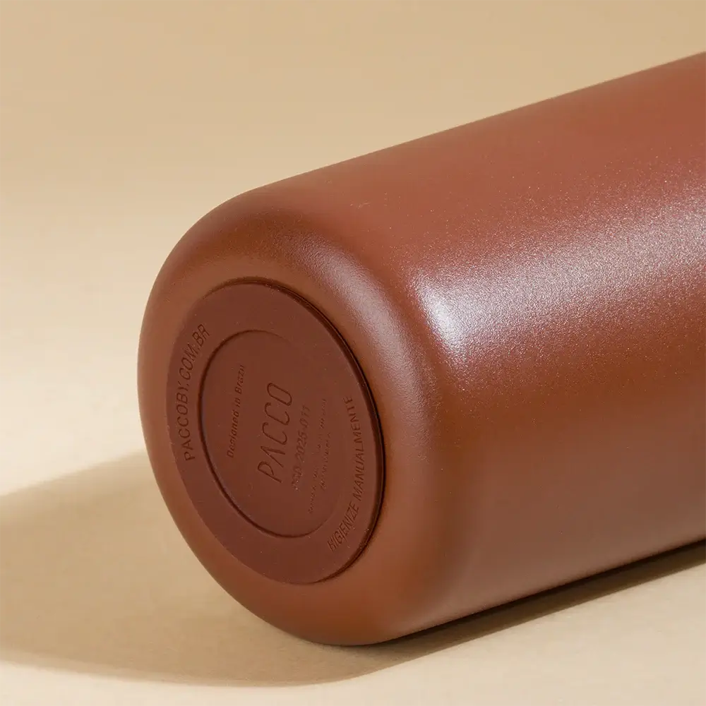 Base da Garrafa Térmica PACCO Vyta 500ml em aço inox, destacando resistência e elegância.