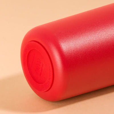 Base da Garrafa Térmica PACCO Vyta 500ml em aço inoxidável vermelho, destacando seu design sofisticado e resistência.
